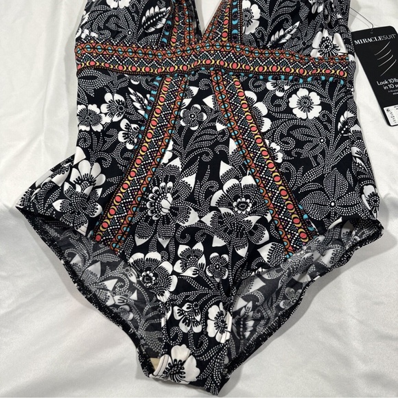 NWT Miraclesuit‎ [ 16 US ] Delta Dawn Sojourn One Piece Swimsuit Black White - Picture 6 of 13